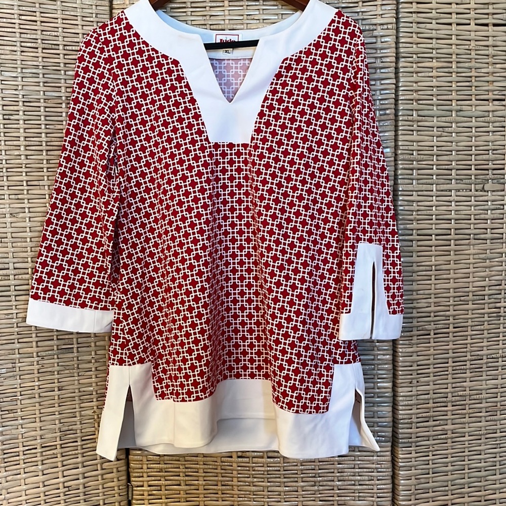 Jude Connally ❤️🤍Red & white tunic shirt. A bit of a smudge on the collar. S:Lg